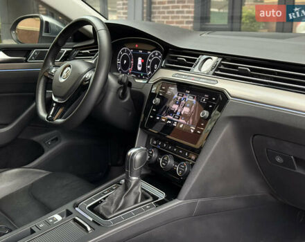 Белый Фольксваген Arteon, объемом двигателя 2 л и пробегом 154 тыс. км за 27600 $, фото 32 на Automoto.ua