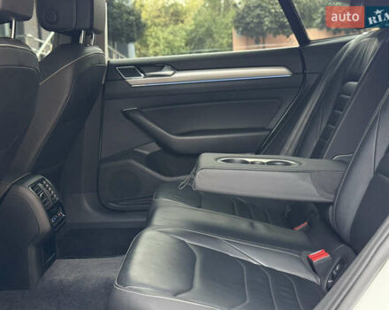 Белый Фольксваген Arteon, объемом двигателя 2 л и пробегом 154 тыс. км за 27600 $, фото 51 на Automoto.ua