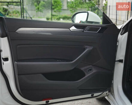 Білий Фольксваген Arteon, об'ємом двигуна 2 л та пробігом 146 тис. км за 28700 $, фото 33 на Automoto.ua