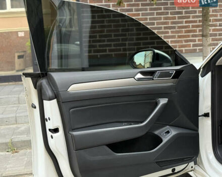 Белый Фольксваген Arteon, объемом двигателя 2 л и пробегом 154 тыс. км за 27600 $, фото 20 на Automoto.ua