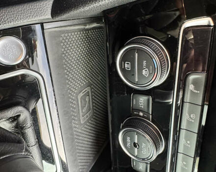 Белый Фольксваген Arteon, объемом двигателя 2 л и пробегом 215 тыс. км за 25999 $, фото 62 на Automoto.ua