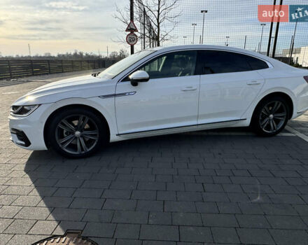 Белый Фольксваген Arteon, объемом двигателя 2 л и пробегом 215 тыс. км за 25999 $, фото 28 на Automoto.ua