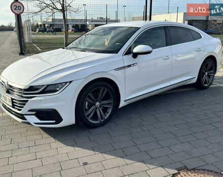 Белый Фольксваген Arteon, объемом двигателя 2 л и пробегом 215 тыс. км за 25999 $, фото 1 на Automoto.ua