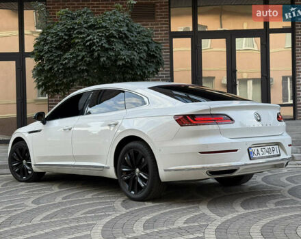 Белый Фольксваген Arteon, объемом двигателя 2 л и пробегом 154 тыс. км за 27600 $, фото 1 на Automoto.ua