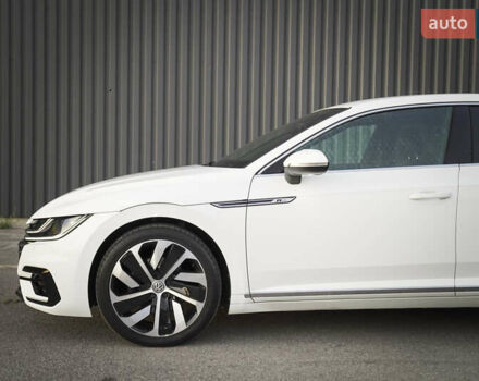 Белый Фольксваген Arteon, объемом двигателя 2 л и пробегом 146 тыс. км за 29100 $, фото 3 на Automoto.ua