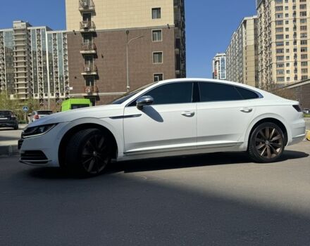 Белый Фольксваген Arteon, объемом двигателя 2 л и пробегом 58 тыс. км за 30000 $, фото 1 на Automoto.ua