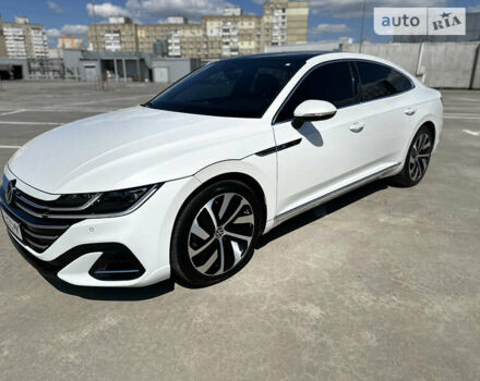 Белый Фольксваген Arteon, объемом двигателя 1.98 л и пробегом 39 тыс. км за 33500 $, фото 2 на Automoto.ua