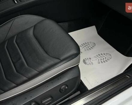 Белый Фольксваген Arteon, объемом двигателя 1.97 л и пробегом 75 тыс. км за 34000 $, фото 44 на Automoto.ua