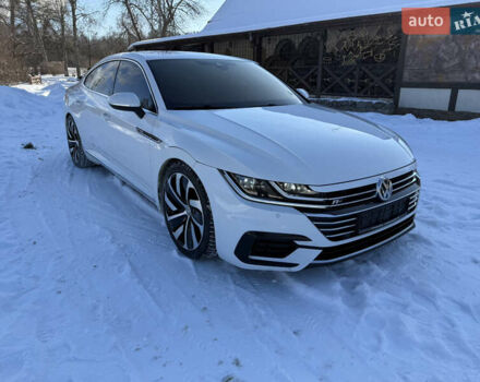 Белый Фольксваген Arteon, объемом двигателя 2 л и пробегом 140 тыс. км за 22000 $, фото 1 на Automoto.ua