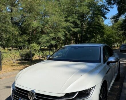 Белый Фольксваген Arteon, объемом двигателя 2 л и пробегом 160 тыс. км за 24987 $, фото 1 на Automoto.ua