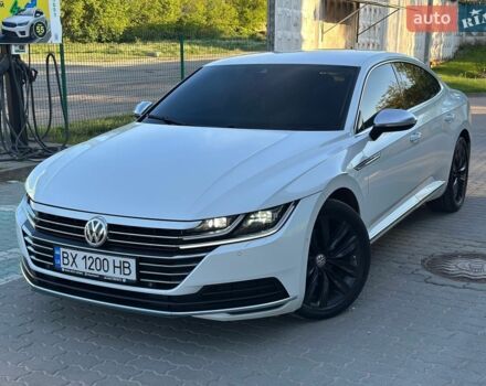Белый Фольксваген Arteon, объемом двигателя 2 л и пробегом 244 тыс. км за 20900 $, фото 1 на Automoto.ua