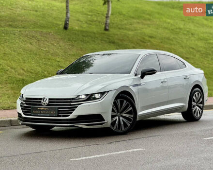 Белый Фольксваген Arteon, объемом двигателя 2 л и пробегом 206 тыс. км за 24500 $, фото 1 на Automoto.ua