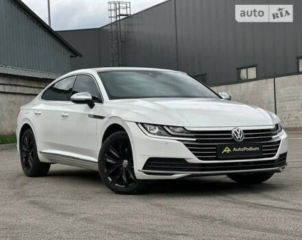 Белый Фольксваген Arteon, объемом двигателя 2 л и пробегом 129 тыс. км за 31500 $, фото 1 на Automoto.ua