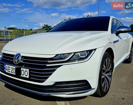 Белый Фольксваген Arteon, объемом двигателя 2 л и пробегом 150 тыс. км за 27900 $, фото 1 на Automoto.ua