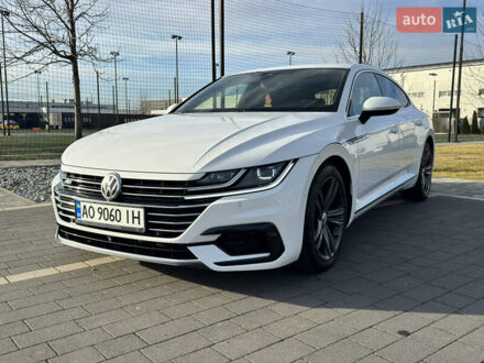 Белый Фольксваген Arteon, объемом двигателя 2 л и пробегом 215 тыс. км за 25999 $, фото 1 на Automoto.ua