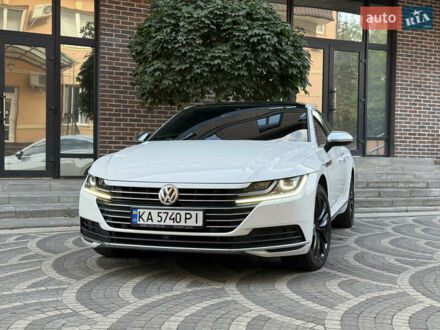 Белый Фольксваген Arteon, объемом двигателя 2 л и пробегом 154 тыс. км за 27600 $, фото 1 на Automoto.ua
