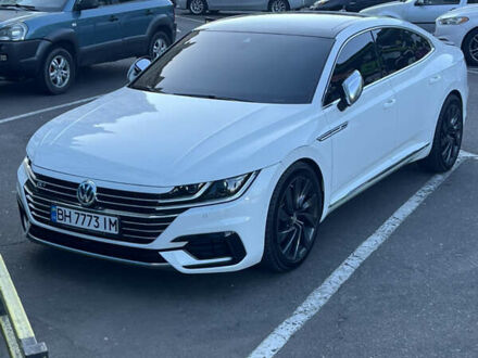 Белый Фольксваген Arteon, объемом двигателя 2 л и пробегом 38 тыс. км за 32000 $, фото 1 на Automoto.ua