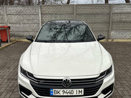 Фольксваген Arteon 2020 в Ровно на Automoto.ua Белый Фольксваген Arteon, объемом двигателя 1.97 л и пробегом 83 тыс. км за 29999 $, фото 1 на Automoto.ua