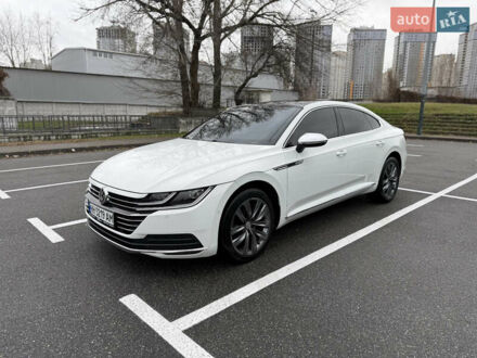 Белый Фольксваген Arteon, объемом двигателя 1.97 л и пробегом 98 тыс. км за 28900 $, фото 1 на Automoto.ua