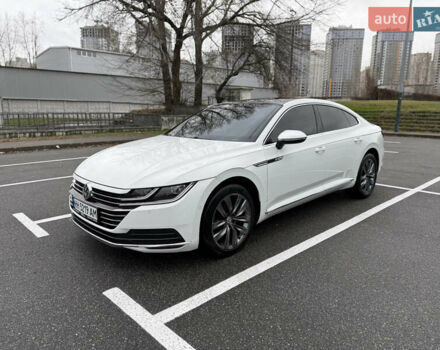 Белый Фольксваген Arteon, объемом двигателя 1.97 л и пробегом 98 тыс. км за 28900 $, фото 1 на Automoto.ua