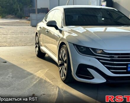 Белый Фольксваген Arteon, объемом двигателя 2 л и пробегом 125 тыс. км за 23999 $, фото 1 на Automoto.ua