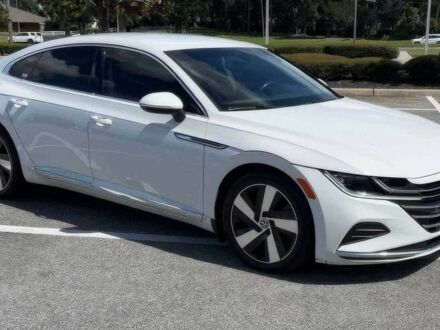 Белый Фольксваген Arteon, объемом двигателя 2 л и пробегом 10 тыс. км за 10675 $, фото 1 на Automoto.ua