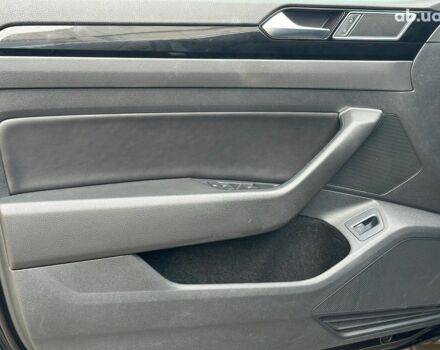 Черный Фольксваген Arteon, объемом двигателя 2 л и пробегом 226 тыс. км за 25990 $, фото 8 на Automoto.ua