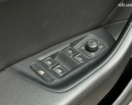 Черный Фольксваген Arteon, объемом двигателя 2 л и пробегом 226 тыс. км за 25990 $, фото 9 на Automoto.ua