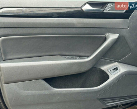 Черный Фольксваген Arteon, объемом двигателя 2 л и пробегом 226 тыс. км за 25990 $, фото 8 на Automoto.ua