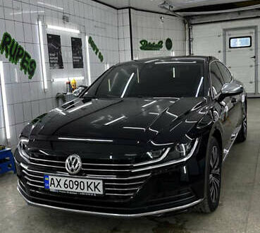 Черный Фольксваген Arteon, объемом двигателя 1.98 л и пробегом 79 тыс. км за 28000 $, фото 1 на Automoto.ua