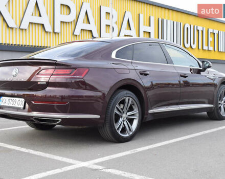 Красный Фольксваген Arteon, объемом двигателя 2 л и пробегом 242 тыс. км за 26800 $, фото 1 на Automoto.ua