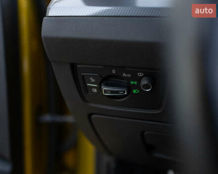 Желтый Фольксваген Arteon, объемом двигателя 1.98 л и пробегом 120 тыс. км за 33800 $, фото 67 на Automoto.ua