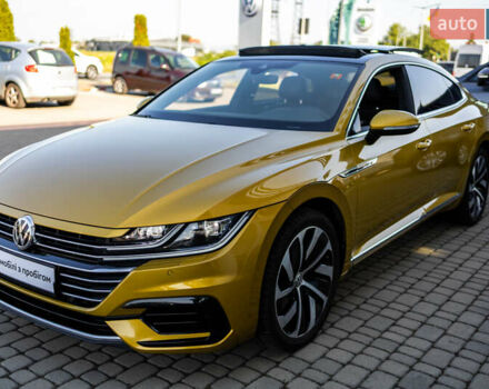 Желтый Фольксваген Arteon, объемом двигателя 1.98 л и пробегом 120 тыс. км за 33800 $, фото 29 на Automoto.ua