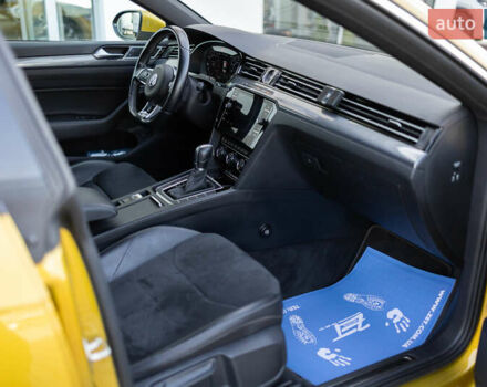 Желтый Фольксваген Arteon, объемом двигателя 1.98 л и пробегом 120 тыс. км за 33800 $, фото 32 на Automoto.ua