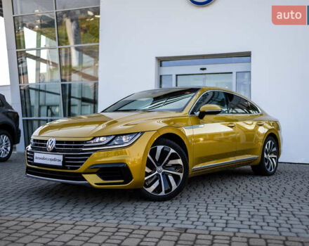 Желтый Фольксваген Arteon, объемом двигателя 1.98 л и пробегом 120 тыс. км за 33800 $, фото 2 на Automoto.ua