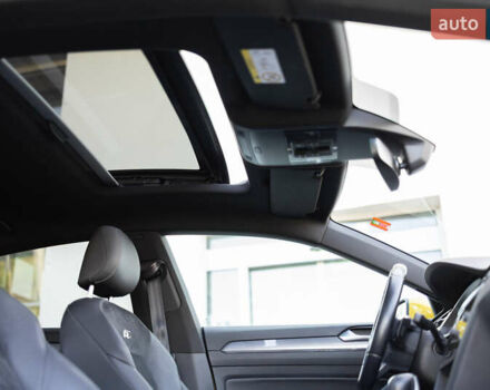 Желтый Фольксваген Arteon, объемом двигателя 1.98 л и пробегом 120 тыс. км за 33800 $, фото 49 на Automoto.ua