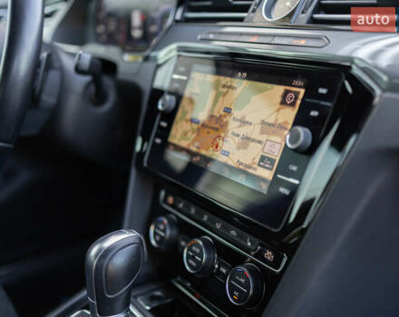 Желтый Фольксваген Arteon, объемом двигателя 1.98 л и пробегом 120 тыс. км за 33800 $, фото 37 на Automoto.ua