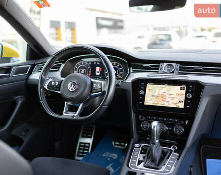 Желтый Фольксваген Arteon, объемом двигателя 1.98 л и пробегом 120 тыс. км за 33800 $, фото 48 на Automoto.ua