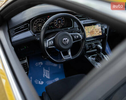 Желтый Фольксваген Arteon, объемом двигателя 1.98 л и пробегом 120 тыс. км за 33800 $, фото 57 на Automoto.ua