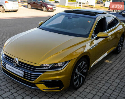 Желтый Фольксваген Arteon, объемом двигателя 1.98 л и пробегом 120 тыс. км за 33800 $, фото 30 на Automoto.ua