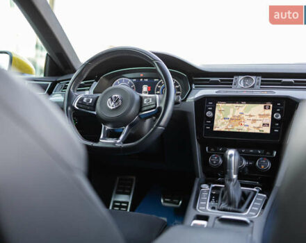 Желтый Фольксваген Arteon, объемом двигателя 1.98 л и пробегом 120 тыс. км за 33800 $, фото 47 на Automoto.ua