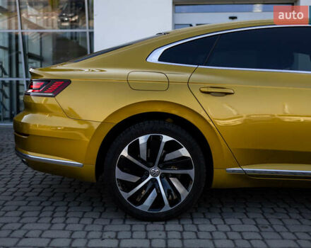 Желтый Фольксваген Arteon, объемом двигателя 1.98 л и пробегом 120 тыс. км за 33800 $, фото 22 на Automoto.ua