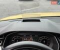 Жовтий Фольксваген Arteon, об'ємом двигуна 2 л та пробігом 179 тис. км за 28999 $, фото 54 на Automoto.ua