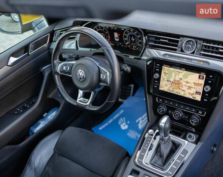 Желтый Фольксваген Arteon, объемом двигателя 1.98 л и пробегом 120 тыс. км за 33800 $, фото 51 на Automoto.ua