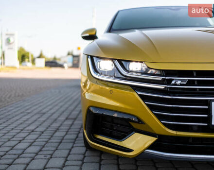 Желтый Фольксваген Arteon, объемом двигателя 1.98 л и пробегом 120 тыс. км за 33800 $, фото 19 на Automoto.ua