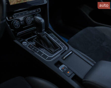 Желтый Фольксваген Arteon, объемом двигателя 1.98 л и пробегом 120 тыс. км за 33800 $, фото 59 на Automoto.ua