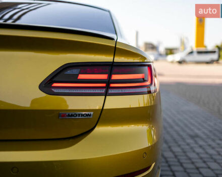 Желтый Фольксваген Arteon, объемом двигателя 1.98 л и пробегом 120 тыс. км за 33800 $, фото 23 на Automoto.ua