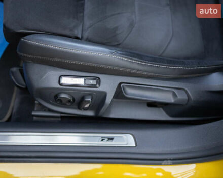 Желтый Фольксваген Arteon, объемом двигателя 1.98 л и пробегом 120 тыс. км за 33800 $, фото 54 на Automoto.ua