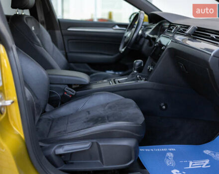 Желтый Фольксваген Arteon, объемом двигателя 1.98 л и пробегом 120 тыс. км за 33800 $, фото 33 на Automoto.ua