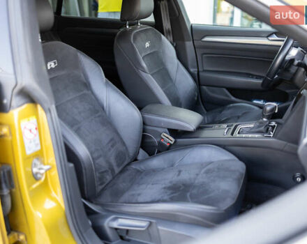 Желтый Фольксваген Arteon, объемом двигателя 1.98 л и пробегом 120 тыс. км за 33800 $, фото 39 на Automoto.ua